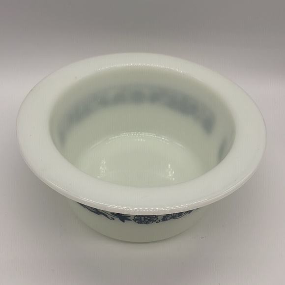 Blue pattern Pyrex bowl - Picture 2 of 3